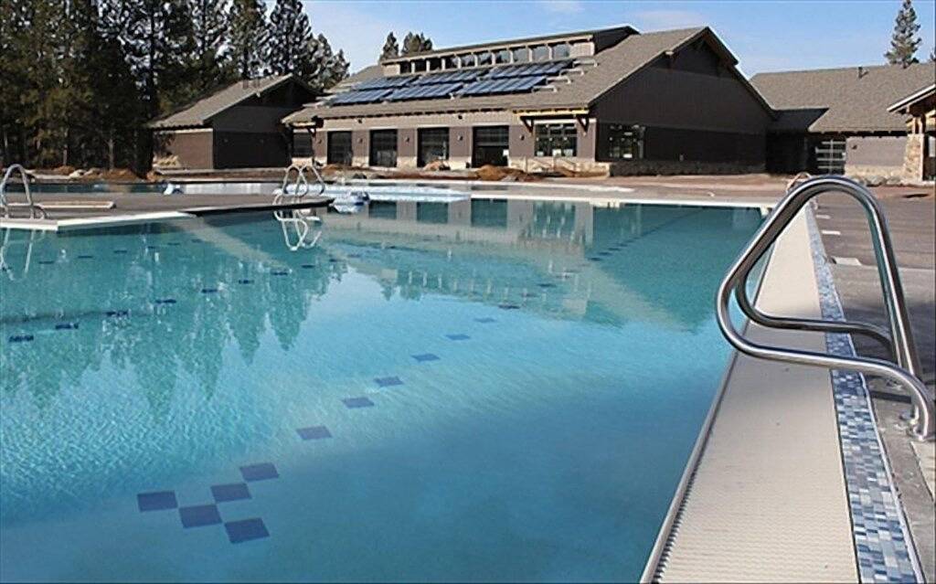 Unbegrenztes Sharc! Schönes Sunriver Haus, wünschenswerte Lage. Whirlpool, Wi-Fi in Sunriver, Deschutes County