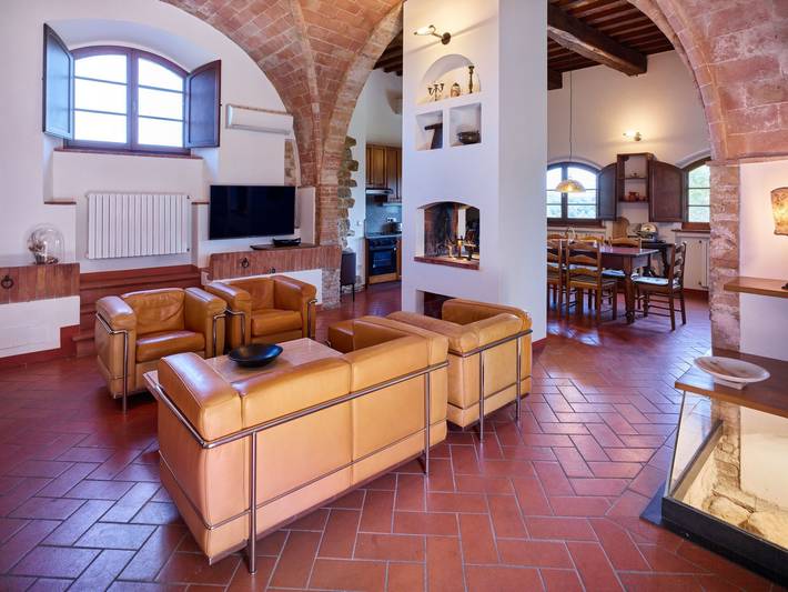 Agriturismo per 8 persone, con piscina e giardino nonché terrazza a Volterra