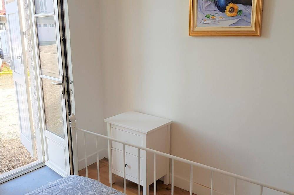 Apartamento entero, Apartamento-Apartamento-Baño privado con bañera-Vista al patio in Issoire, Besse-et-Saint-Anastaise region
