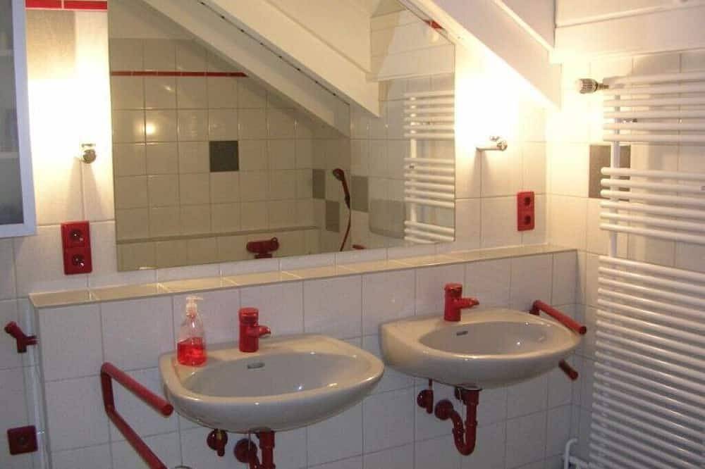 Ganze Wohnung, Ferienwohnung Benz - Nichtraucherwohnung im Dachgeschoss in Rheinfelden (Baden), Südschwarzwald