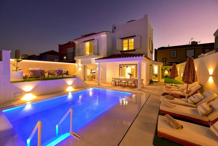 Villa for 8 people, with terrace and pool as well as garden in Maspalomas