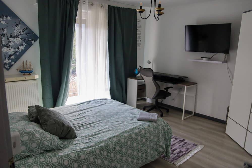 Villa L'Oranaise: Mountain View, Private Terrace & Wi-Fi in Cluses, Bonneville region