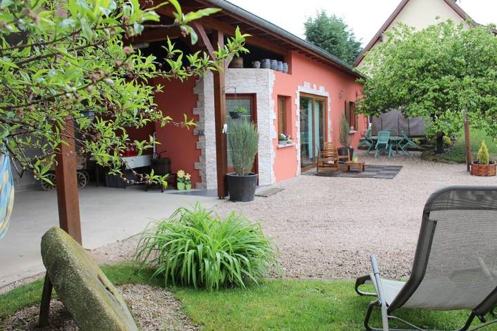 Location de vacances pour 3 personnes, avec Terrasse ainsi que Jardin et Vue