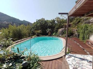 Cottage pour 6 personnes, avec terrasse ainsi que piscine et vue, animaux acceptés à Belgentier