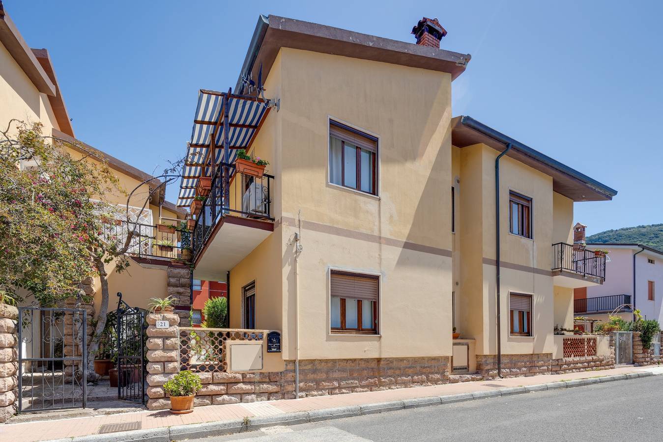 Casa vacanze “Paolo e Francesca” con giardino privato, A/C, Wi‑Fi – a 150 m dalla spiaggia in Bosa Marina, Planargia
