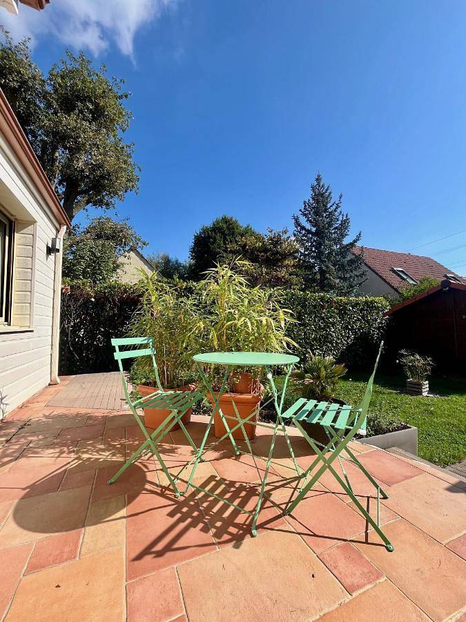 Gîte pour 2 personnes, avec terrasse et piscine à Montfort-l'Amaury - 2