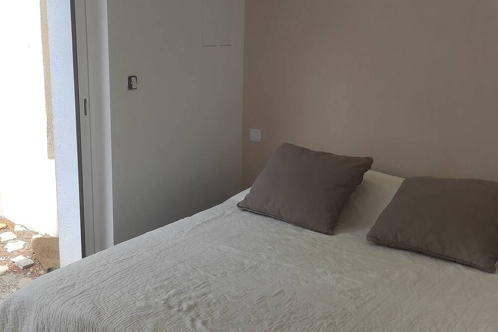 Agréable maison au calme,piscine, climatisation, Wifi,max 12 pers in Uchaux, Vaucluse