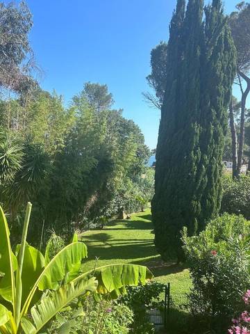 Gîte pour 4 personnes, avec vue et jardin, animaux acceptés dans Plage de Boulouris