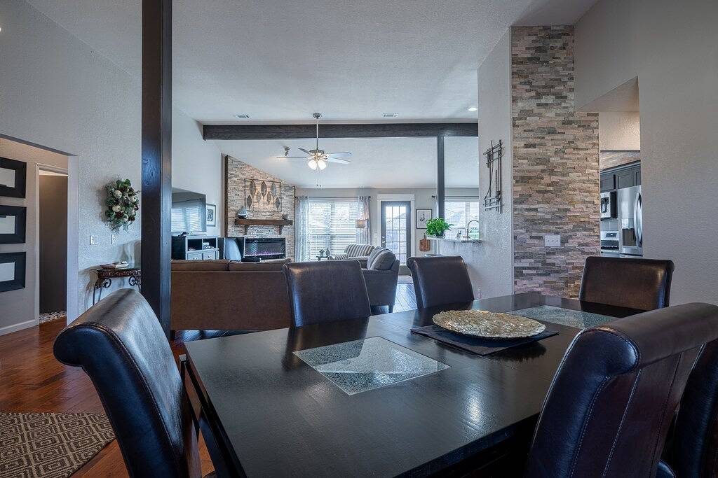 Modernes, aktualisiertes und komfortables Haus - 3bd / 2ba - Haustierfreundlich - 2 Könige / 1 Königin in Edmond, Oklahoma County