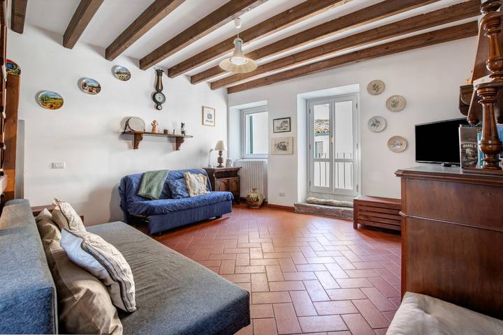 Ganze Wohnung, Ferienwohnung 'Il Giardino Segreto' mit Seeblick, privater Terrasse & Wlan in Sulzano, Iseosee