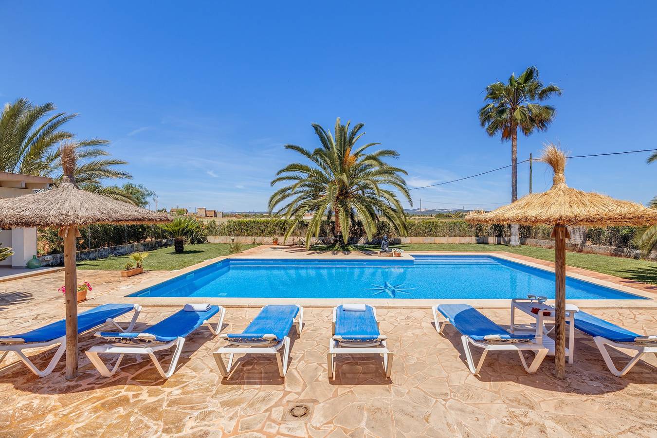 Fantástica casa rural con piscina, terrazas, jardín, aire acondicionado y Wi-Fi in Campos, Mallorca Sur