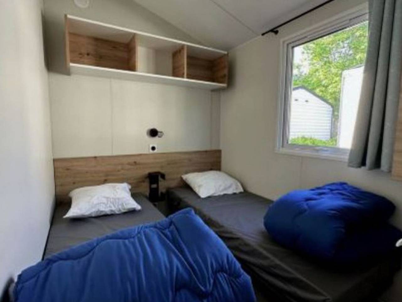 Mobile home with terrace for 6 in Challes-les-Eaux in Challes-les-Eaux, Chambéry region