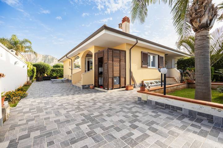 Ferienhaus für 7 Personen, mit Balkon und Garten auf Sizilien