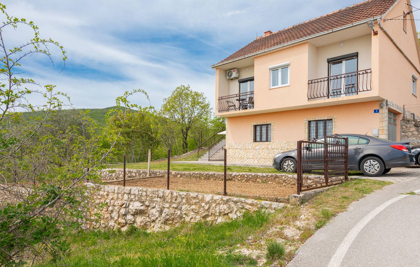 Gemütliche 1-Zimmer-Wohnung mit Terrasse in der Nähe des Prološko-Sees in Makarska Riviera