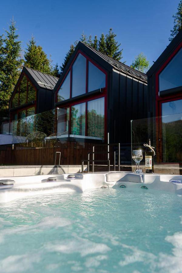 Apartament wakacyjny dla 4 osób, z Balkon i Jacuzzi oraz Taras i Ogród w 
