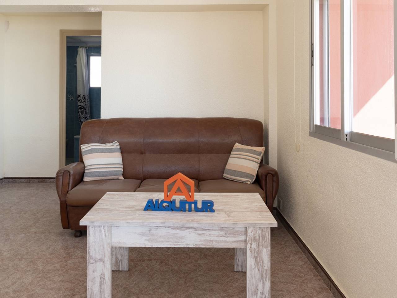 Apartamento entero, Apartamento familiar de 3 habitaciones frente al mar con parking en Cullera in Cullera, Costa de Valencia