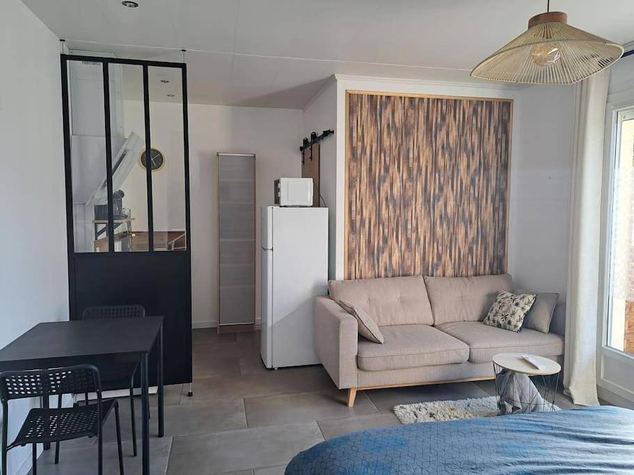 Appartement entier, Studio dans maison avec jardin et balcon, au calme in Sérézin-du-Rhône, Lyon et ses environs