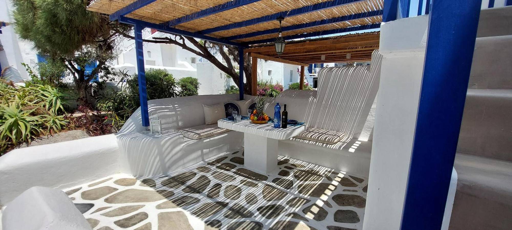 Appartement entier, Studio mykonien traditionnel – Front de mer, piscine, jardin, vue sur la mer in Mykonos