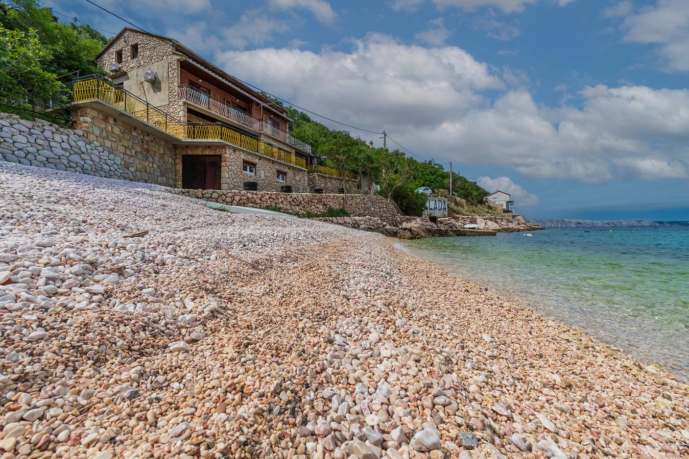 Cijeli apartman, Apartments Steps from the Sea in Jablanac, Park prirode Velebit