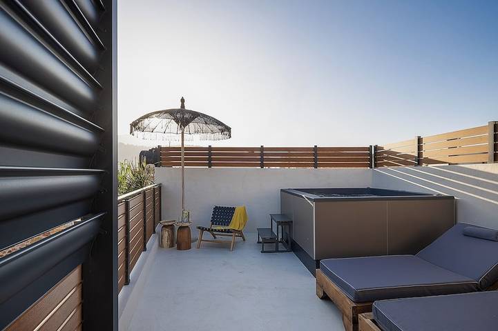 Apartment for 6 people, with hot tub and balcony in Malia