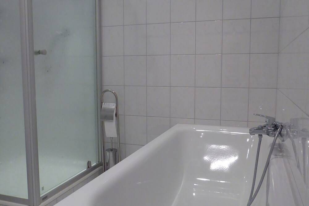 Beschauliche Wohnung auf dem Hof einer Landtierarztpraxis in Loxstedt, Südliches Cuxland