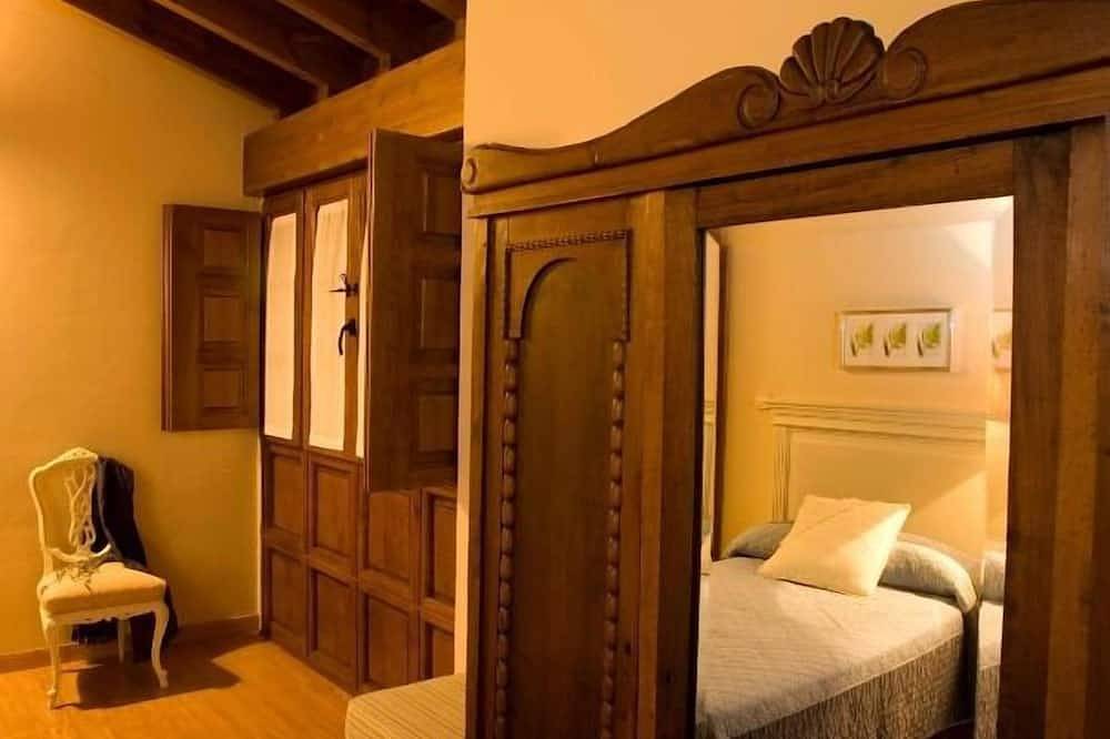 Casa con jardín y piscina entre Picos de Europa y playas de Villaviciosa in Pruneda, Nava