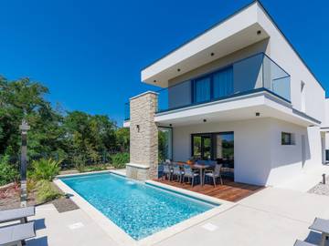 Ferienhaus für 6 Personen, mit Terrasse und Pool in Umag