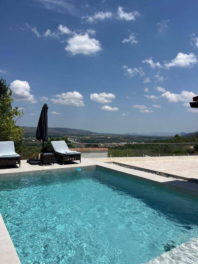 Casa rural para 4 personas, con Balcón y Terraza además de Jardín y Piscina en La Costera