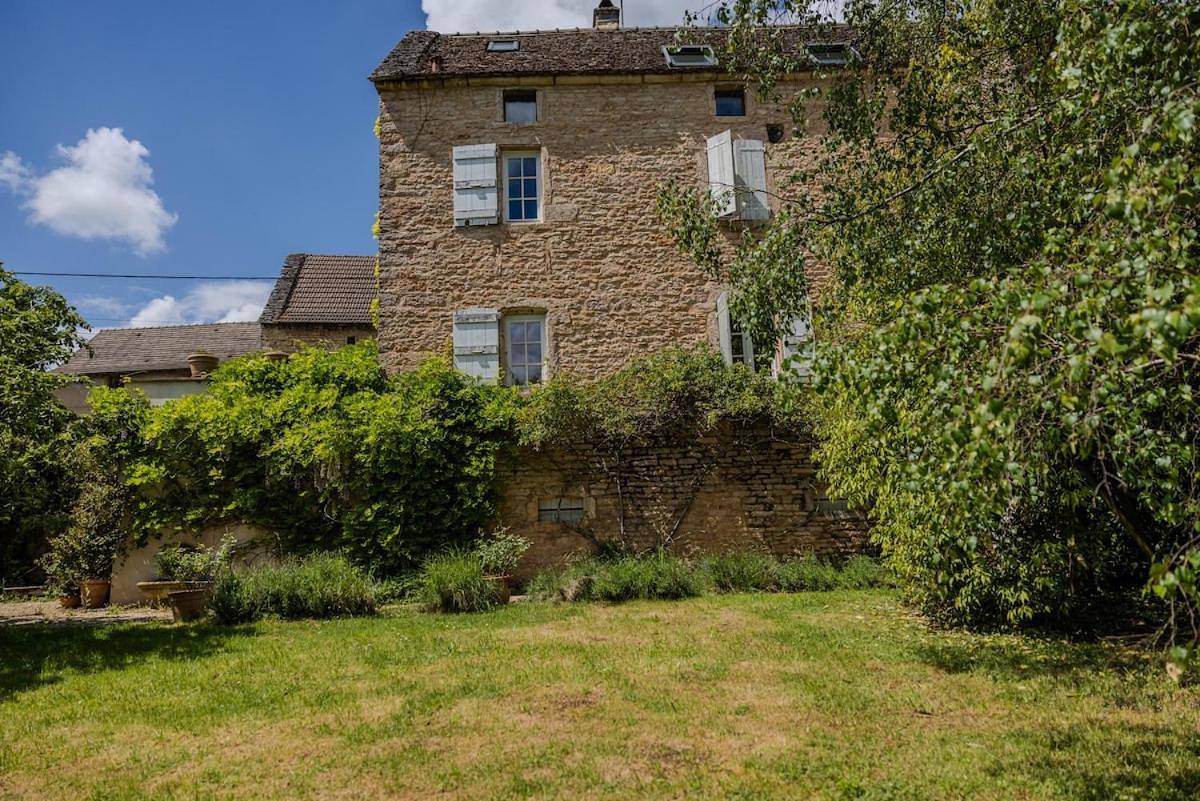 Maison des Pierres d Ozenay in Ozenay, Région de Mâcon