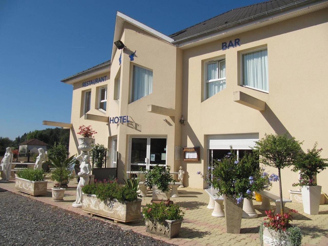 Double Room in Saint-Pantaléon-de-Larche, Région de Brive-la-Gaillarde