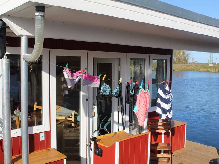 Ferienwohnung für 6 Personen, mit Balkon und Terrasse sowie Garten und Seeblick in Boldekow