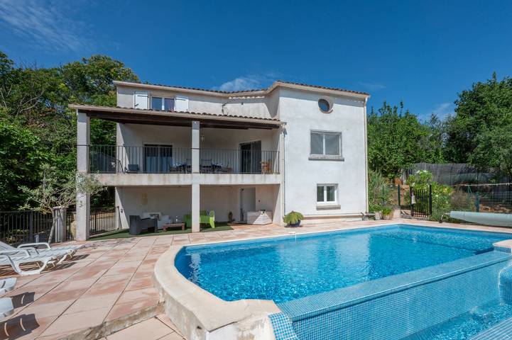 Location de vacances pour 8 personnes, avec terrasse et jardin à Courry - 2
