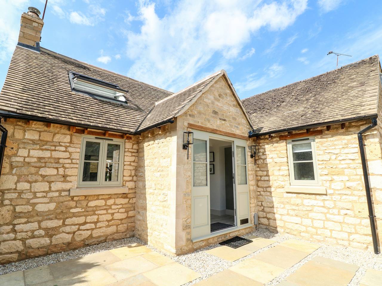 12 Manor Farm Close in Kingham, Oxfordshire