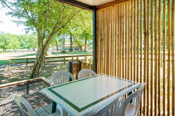 Chalet 'Club 5 Personnes 90' mit privater Terrasse, privatem Garten und Wi-Fi in Bretagne-d'Armagnac, Gers