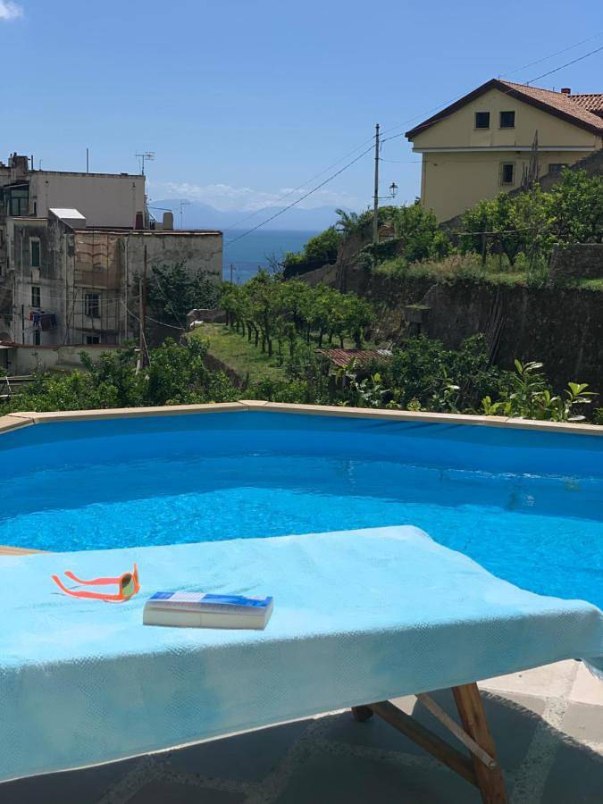 Location de vacances pour 2 personnes, avec jardin ainsi que piscine et vue à Minori - 2