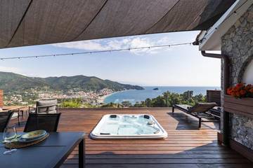 Gîte pour 4 personnes, avec balcon ainsi que jacuzzi et piscine à Noli