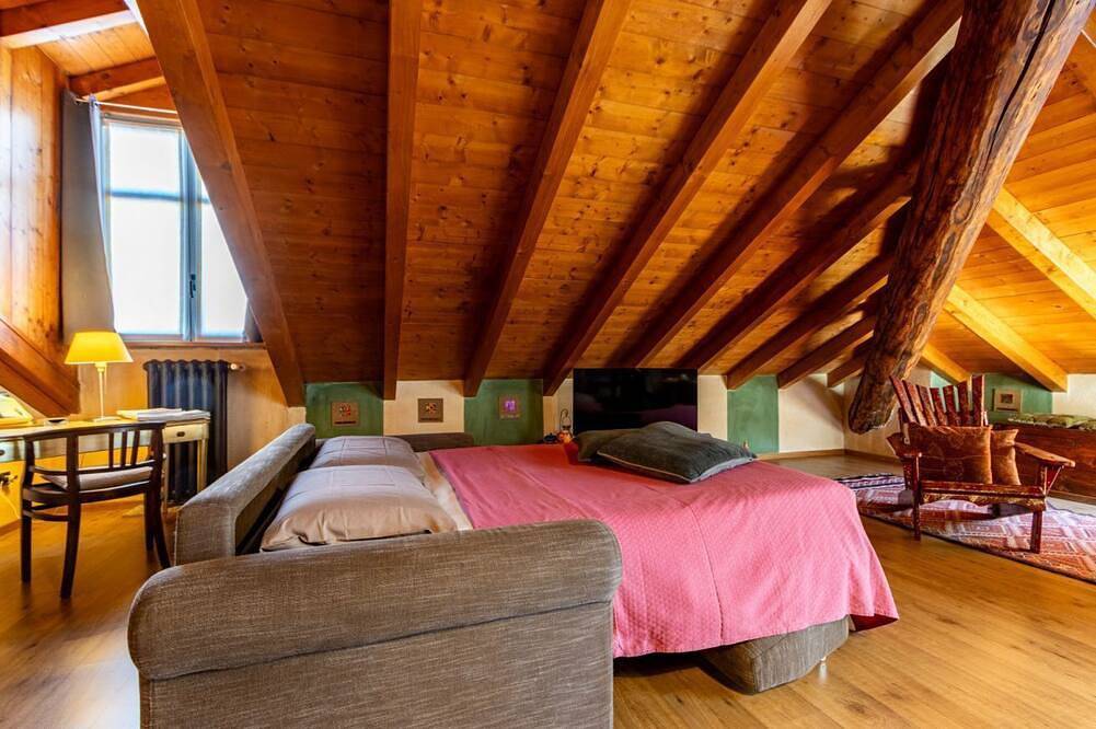 Appartement entier, L'Atelier, artistc luxury apartment, Ac Wifi, Garage, Arona in Arona (Lago Maggiore), Commune de Arona
