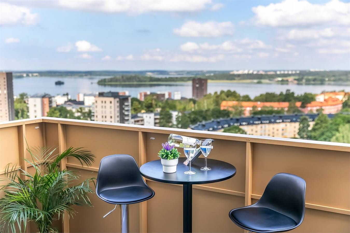 Ganze Wohnung, Mini-Penthouse mit Seeblick und wunderschönem Sonnenuntergang in Stockholm und Umgebung