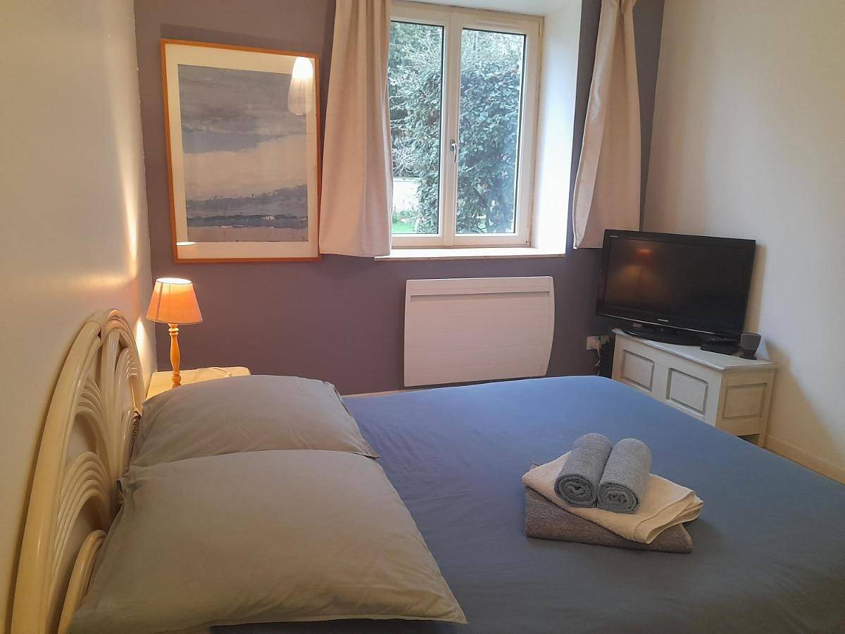 Appartement entier, Two-Bedroom Apartment with Garden View in Ranville, Région de Caen