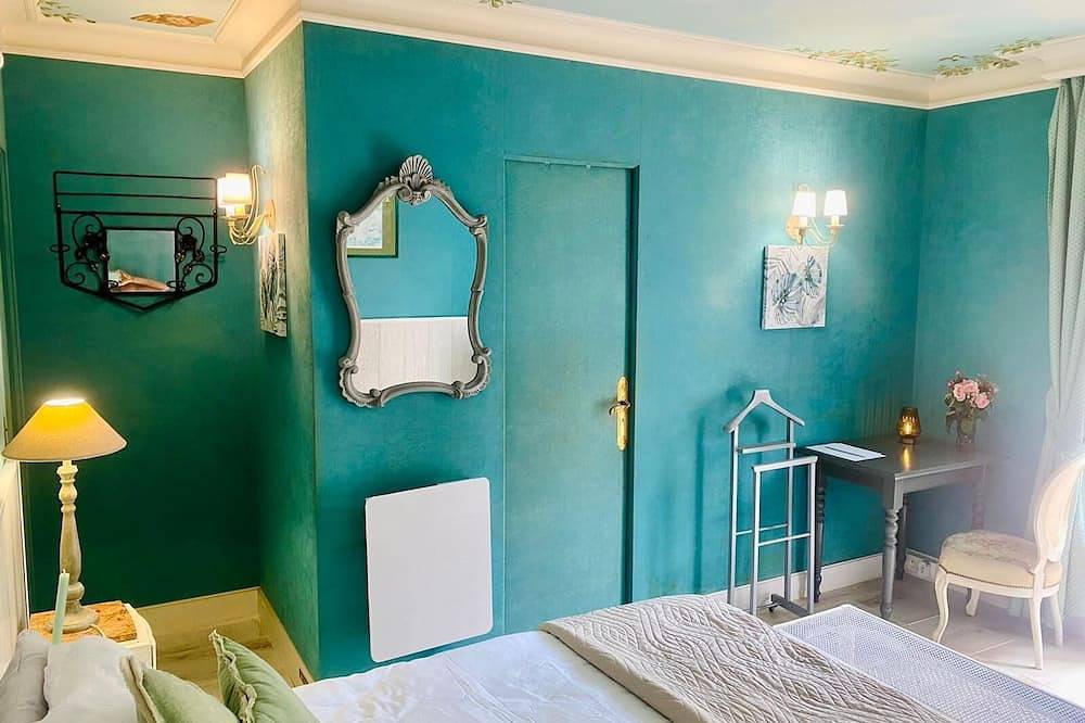 Charming village house with swimming pool in the heart of Sologne in Nançay, Sologne