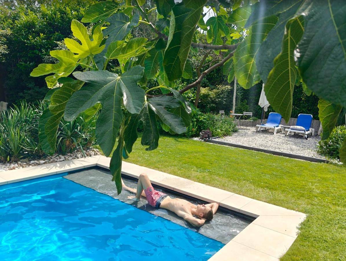 Geheel vakantieappartement, Directors room Swimmingpool Ecolodge Tilburg in Tilburg, Noord-Brabant