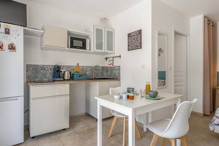 Gehele studio, Studio 'La Fourmi' met bergzicht, wifi en airconditioning in Taillades, Parc naturel régional du Luberon