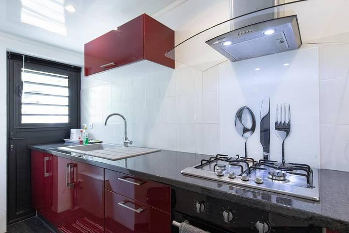 Gîte pour 2 personnes, avec piscine ainsi que vue et jardin dans Cambuston - 3