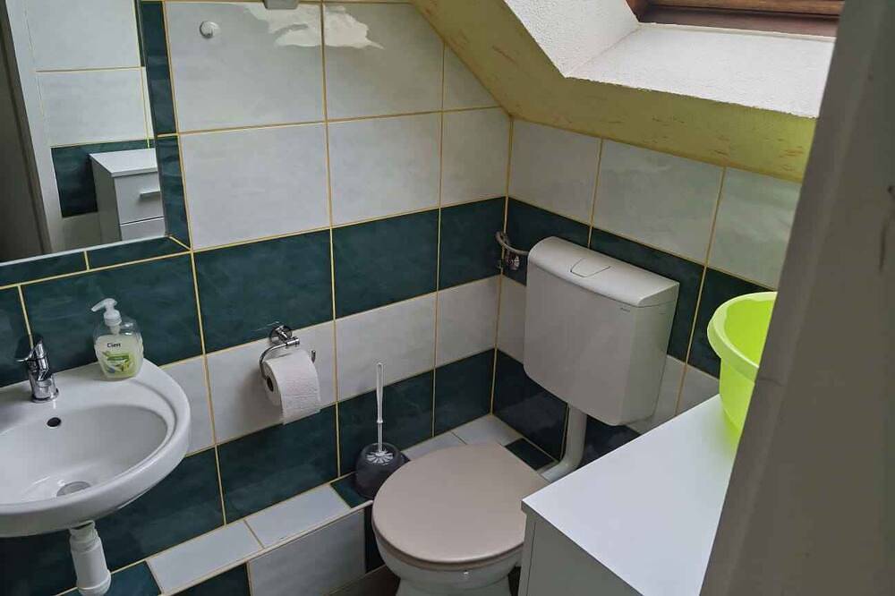 Ganze Wohnung, Studio mit Garten und Internet in Balatongyörök, Balaton Hochland Nationalpark