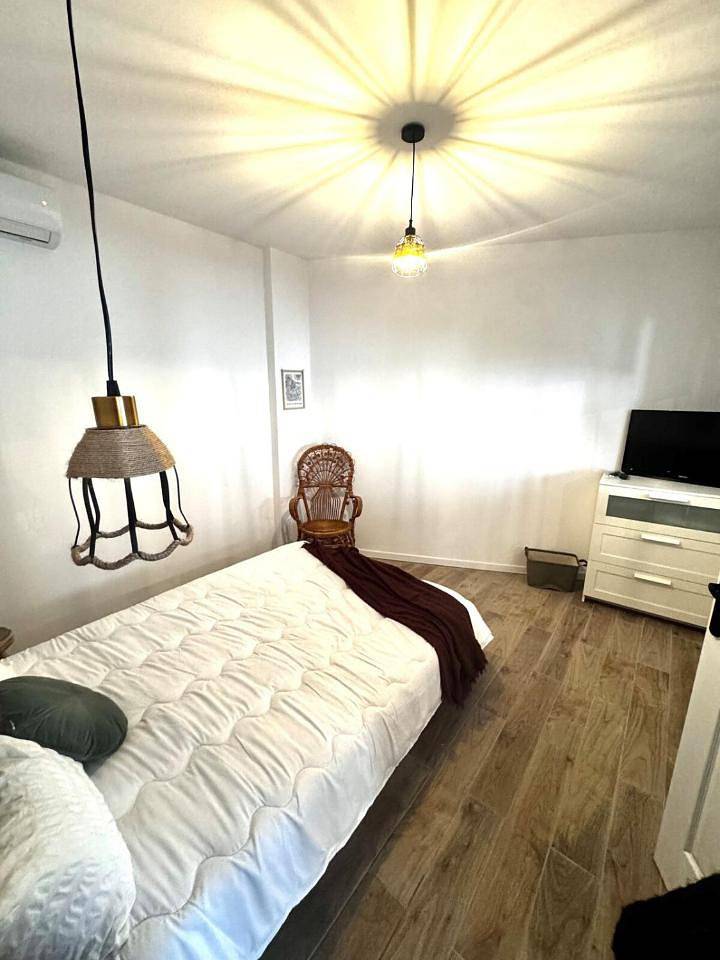 Appartement entier, One-Bedroom Apartment in Miramas, Côte méditerranéenne (France)