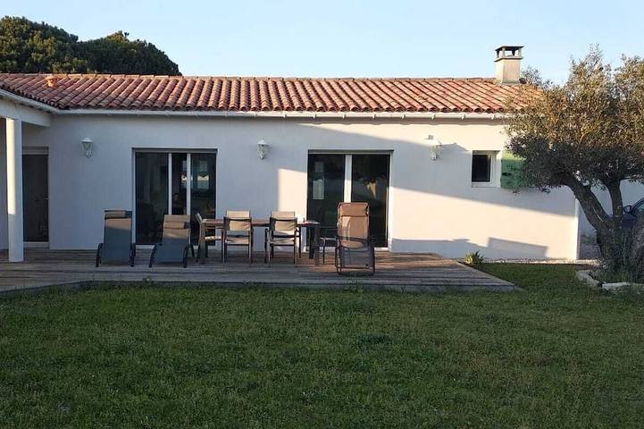 Location de vacances pour 6 personnes, avec Terrasse et Jardin dans Plage des Gollandieres (Le Bois-Plage-en-Re)