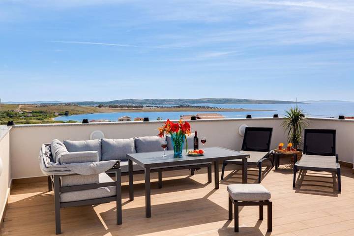 Ferienwohnung für 4 Personen, mit Balkon und Terrasse sowie Kinderpool und Pool in Povljana - 3