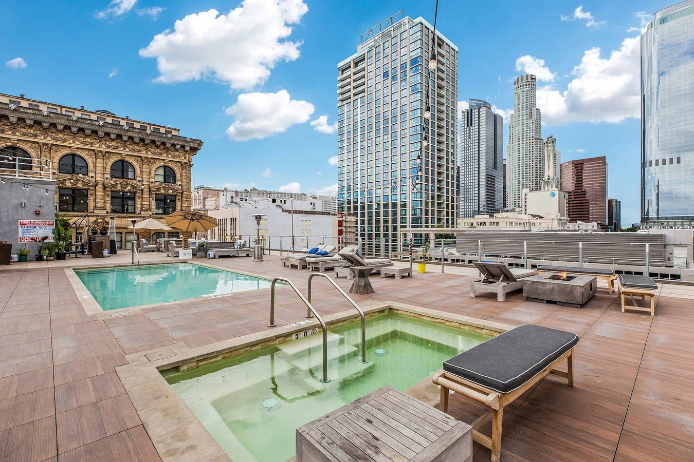 Entire apartment, Stylish 2Br 2Ba At Hwh by Oneluxstay in Los Angeles, Los Angeles County