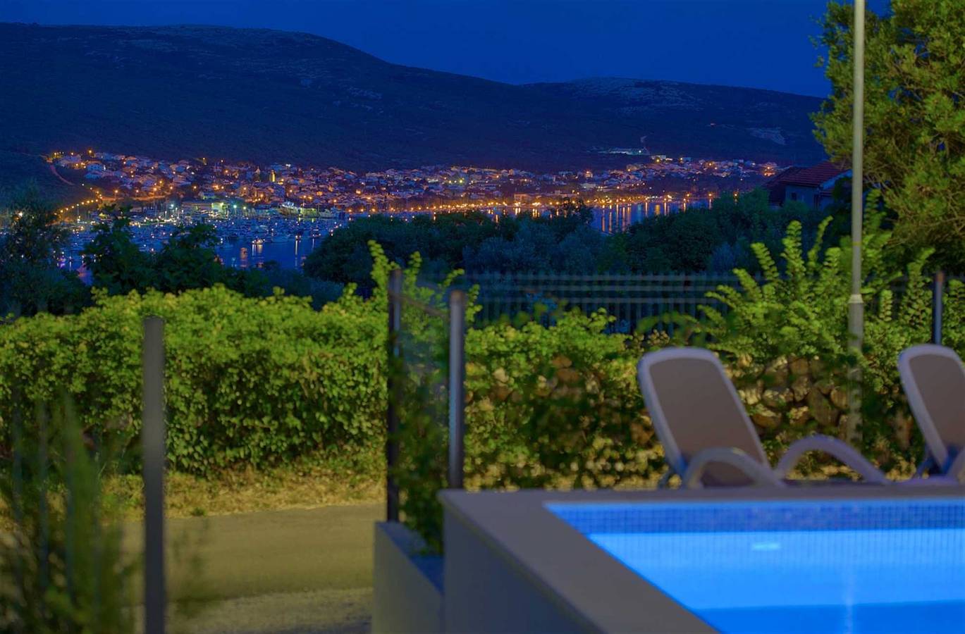 Ganze Wohnung, Ferienwohnung Timmy mit privatem Pool und Meerblick in Krk Stadt, Krk