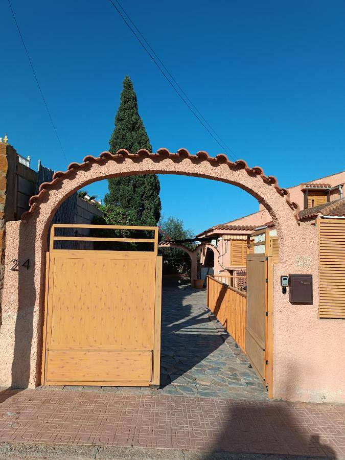 Apartamento para 2 personas, con Jardín además de Piscina y Vistas en Calabardina